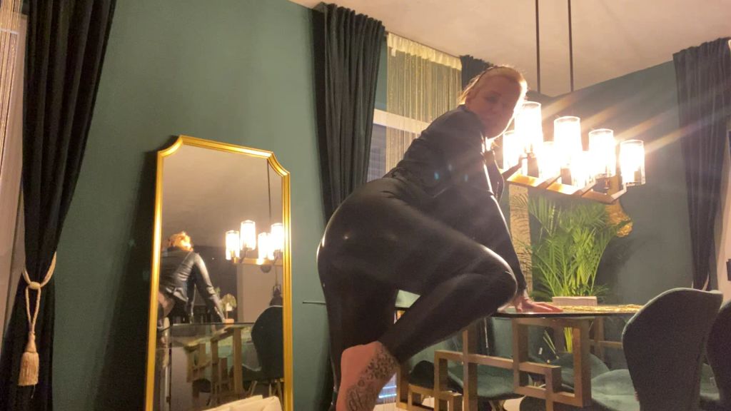 sexy foto nr. 9 von LATEX ARSCH WIXXER  geb mir deinen saft auf meinen FICKARSCH