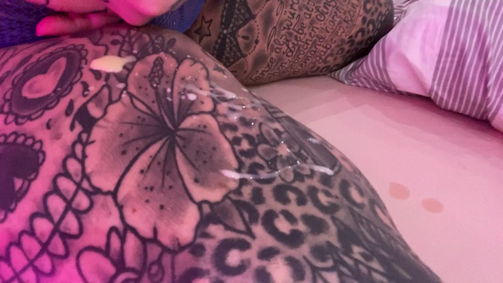 sexy foto nr. 8 von WER SPRITZT WEITER | DU ODER ICH | MILCHTITTEN vs und SCHWAN