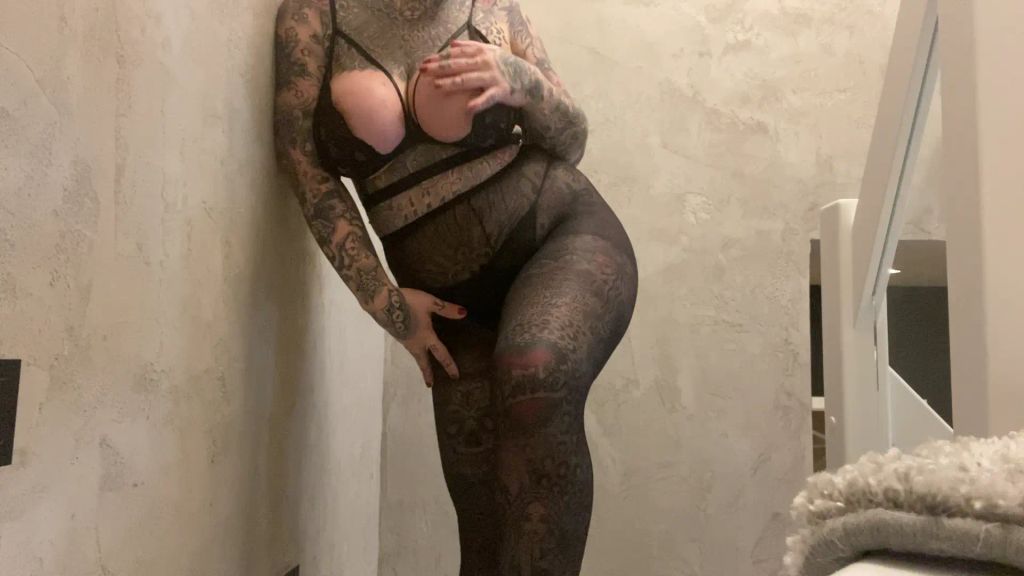 sexy foto nr. 2 von DIRTY nylon footjob I riechen, spritzen & genießen