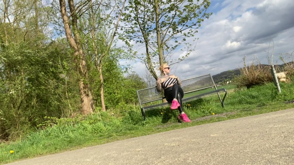 sexy foto nr. 1 von VOM USER VERSETZT I ich piss auf dich du wixxer