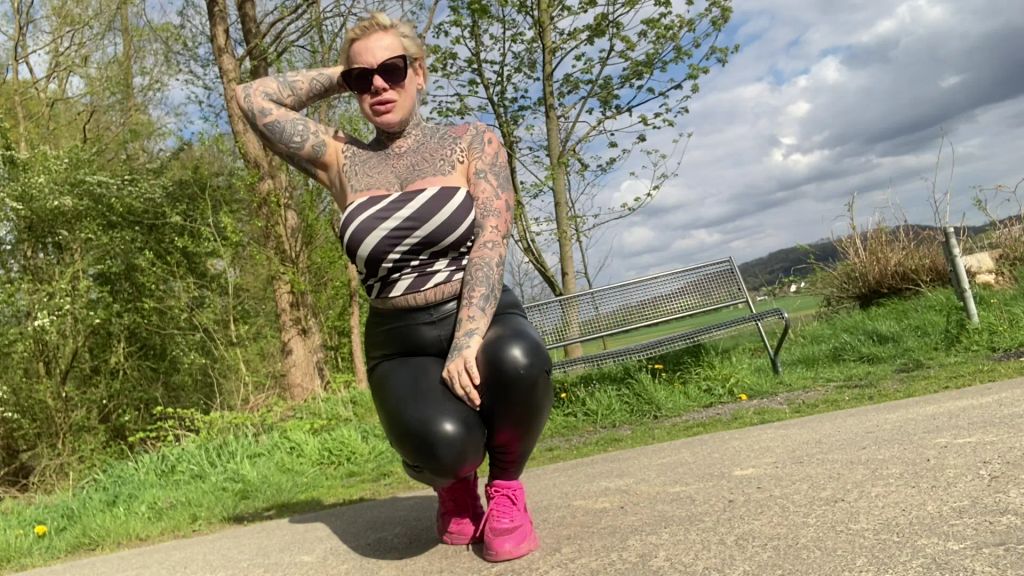 sexy foto nr. 3 von VOM USER VERSETZT I ich piss auf dich du wixxer