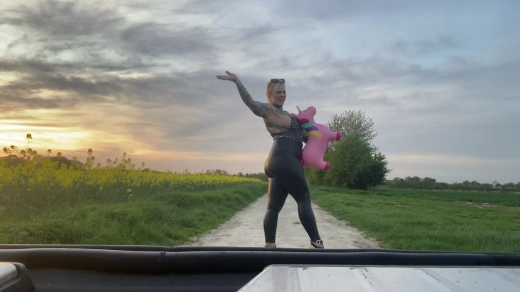 sexy foto nr. 1 von 1 2 3 WIXX DEN GEILEN LATEXARSCH voll