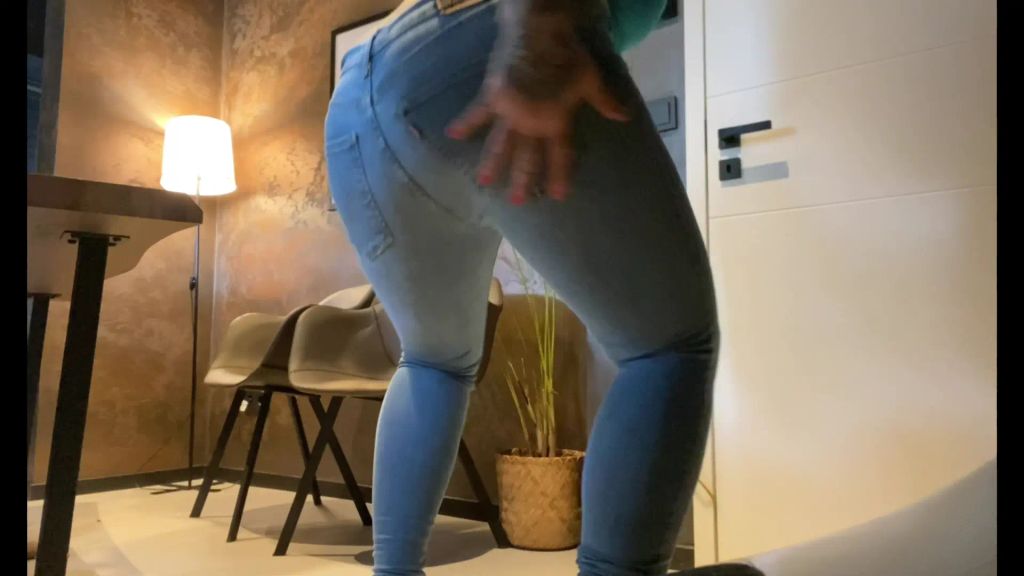 sexy foto nr. 2 von GOLDEN jeans I HEISSER HOWER IN DIE BUMSJEANS