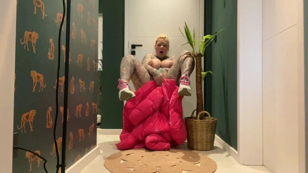 sexy foto nr. 8 von DAUNENJACKEN FICK ESKALATION | Reib mir hart die fotze wund