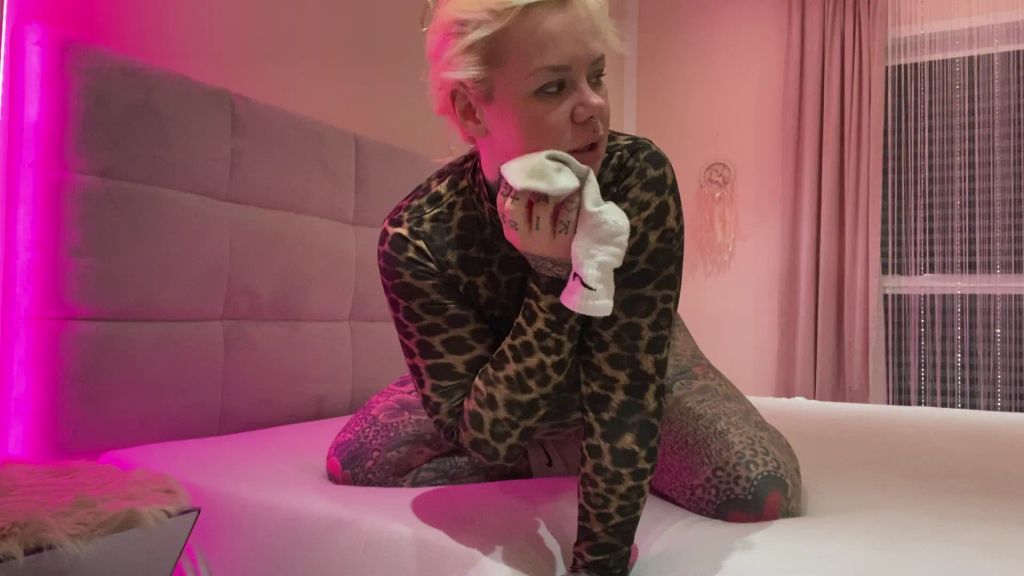sexy foto nr. 3 von Snocks Trailer | dreckige braune stinke Socken | FRESS