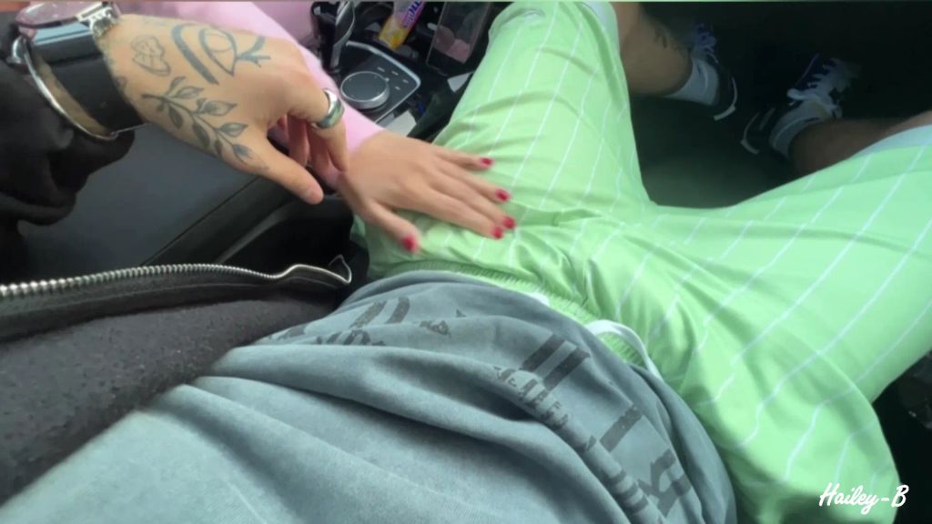 sexy foto nr. 3 von Spontaner Blowjob unter Freunden