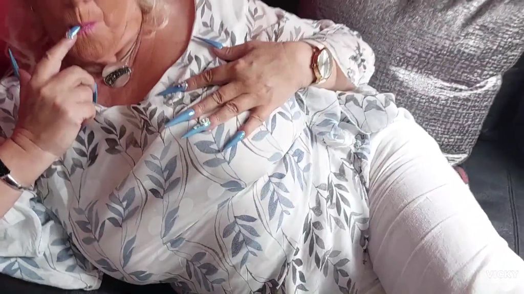 sexy foto nr. 2 von Meine neuen Porno Nägel machen jeden Schwanz geil