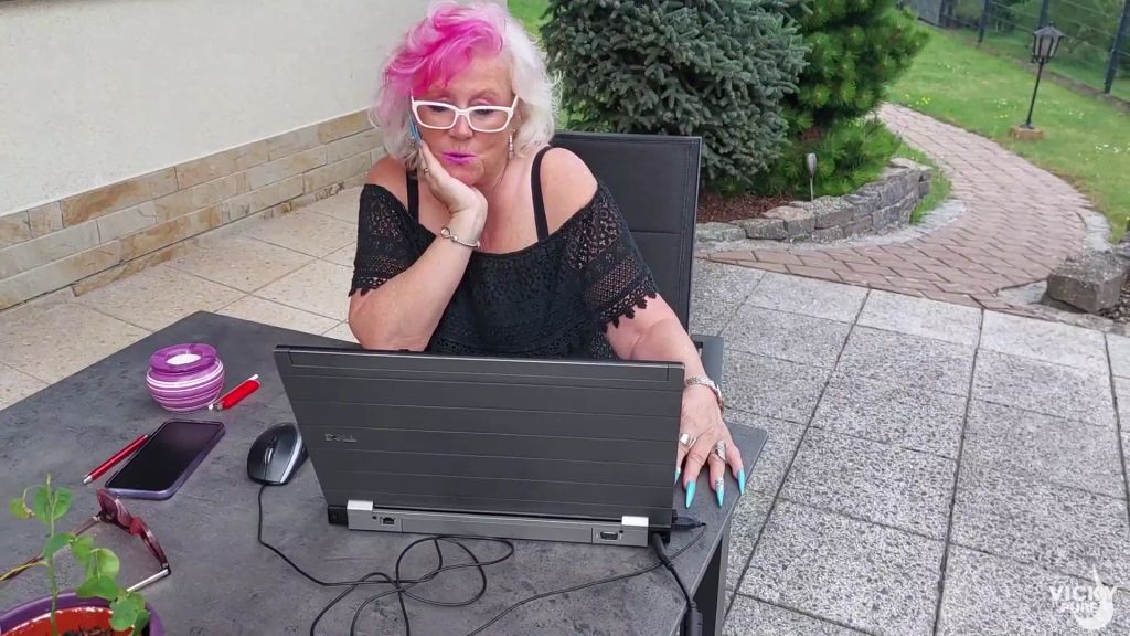 sexy foto nr. 1 von Geiler versauter Nachrichten Chat auf Terrasse