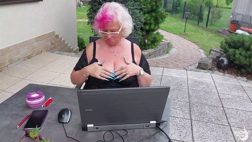 sexy foto nr. 4 von Geiler versauter Nachrichten Chat auf Terrasse