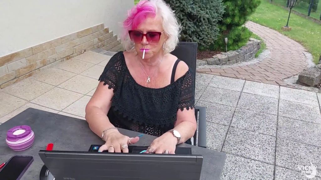 sexy foto nr. 8 von Geiler versauter Nachrichten Chat auf Terrasse
