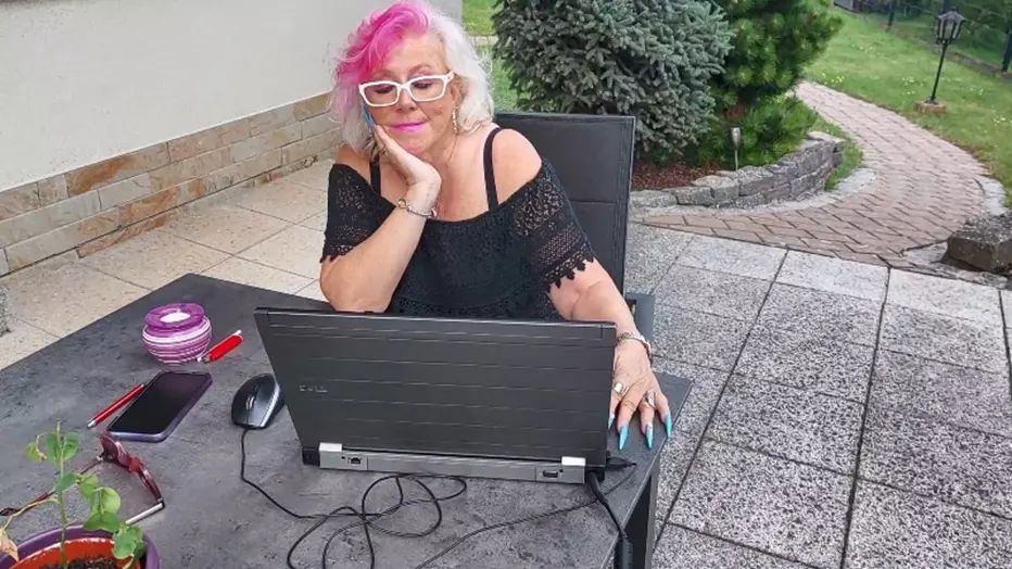 sexy foto nr. 10 von Geiler versauter Nachrichten Chat auf Terrasse