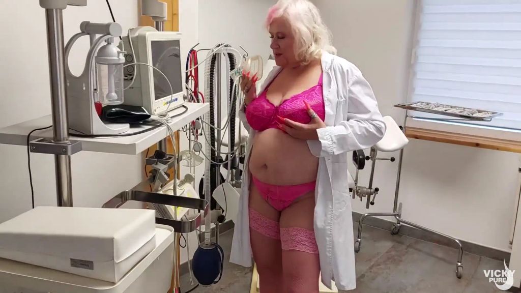 sexy foto nr. 3 von Frau Doktor Vicky wartet völlig heiß auf den nächsten geilen Patienten