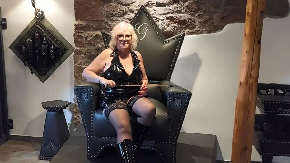 sexy foto nr. 10 von Göttin Vicky empfängt den Sklaven!!!