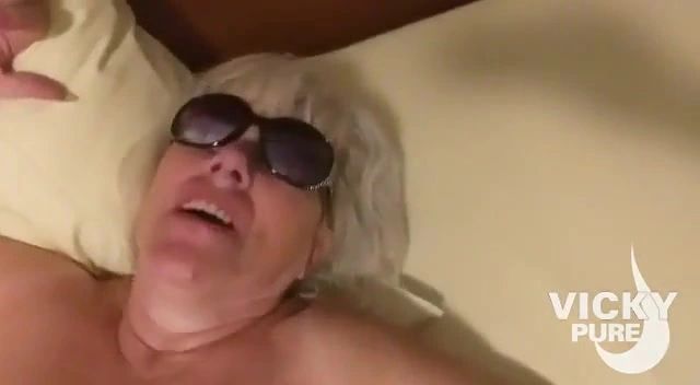 sexy foto nr. 8 von Nach dem abblasen hat der User mich geil meiner Fotze geleck