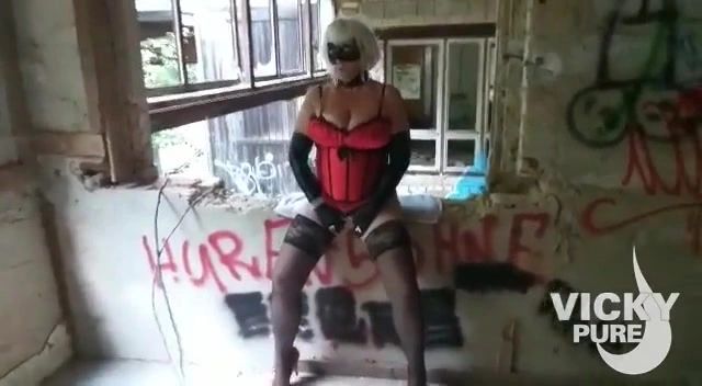 sexy foto nr. 4 von Geil in der Ruine