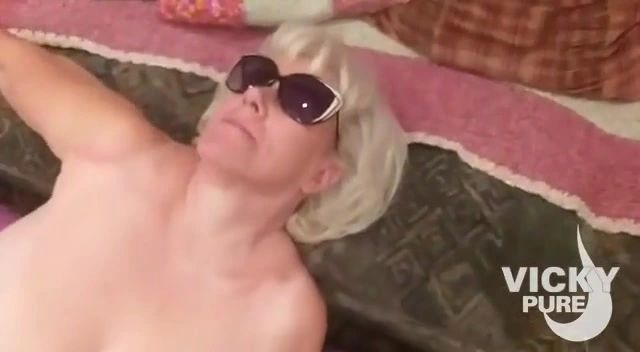 sexy foto nr. 8 von Geil die Fotze geleckt bekommen und heftig abgegriffen