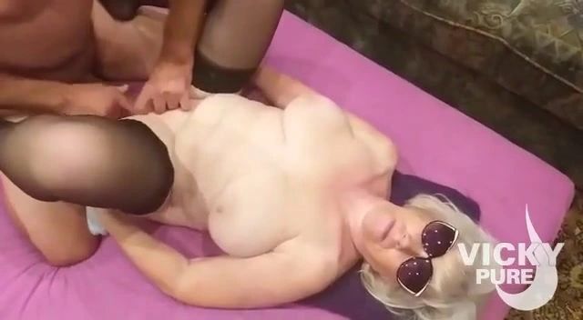 sexy foto nr. 8 von Geil die Fotze gefistet bekommen