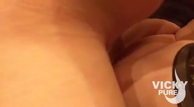 sexy foto nr. 7 von Die Fotze geil mit Sperma vollgepumpt bekommen