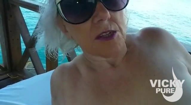 sexy foto nr. 2 von Geile Lochspiele am Karibikmeer