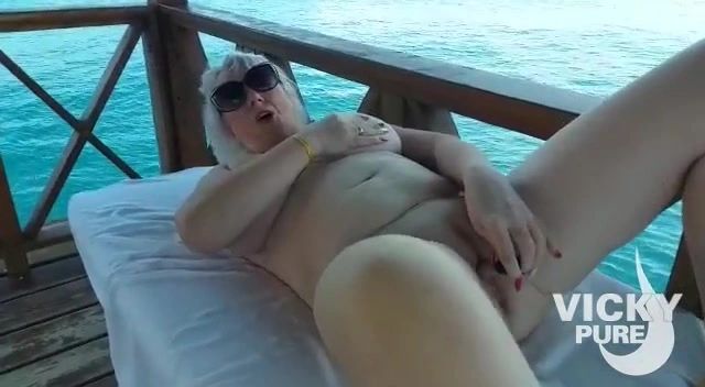 sexy foto nr. 10 von Geile Lochspiele am Karibikmeer