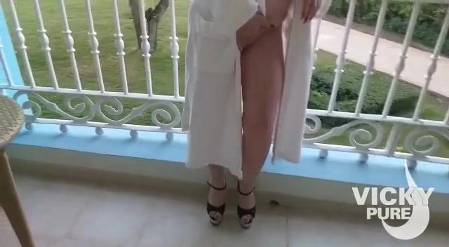 sexy foto nr. 5 von Nackt auf dem Hotelbalkon