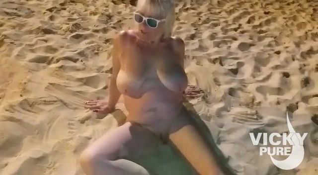 sexy foto nr. 5 von Komplett nackt im Sand