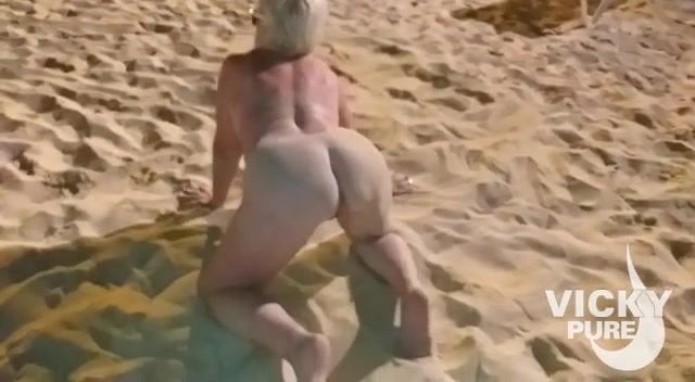 sexy foto nr. 6 von Komplett nackt im Sand