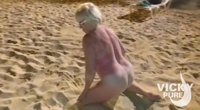 sexy foto nr. 8 von Komplett nackt im Sand