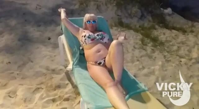 Gleich Hüllenlos am Strand
