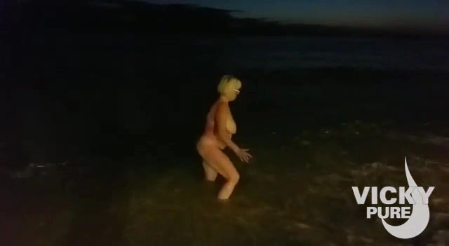 sexy foto nr. 2 von Nacht - nackt - baden