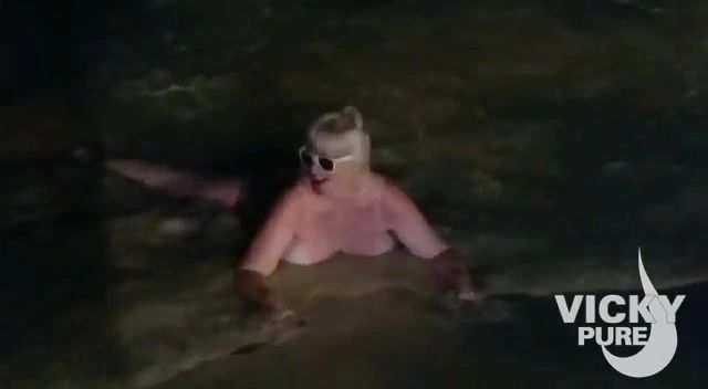 sexy foto nr. 4 von Nacht - nackt - baden