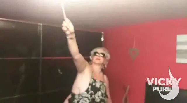 sexy foto nr. 1 von versauter frivoler hausputz
