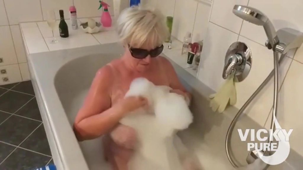 sexy foto nr. 8 von cool eingeseift und eiskalt abgeduscht