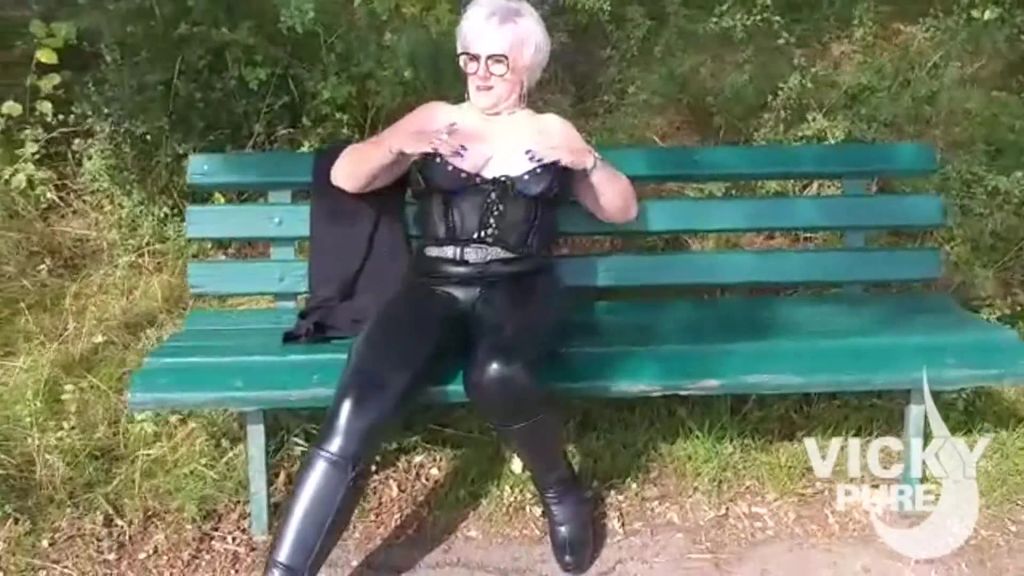sexy foto nr. 3 von heißes glockenspiel beim sonntagsausflug