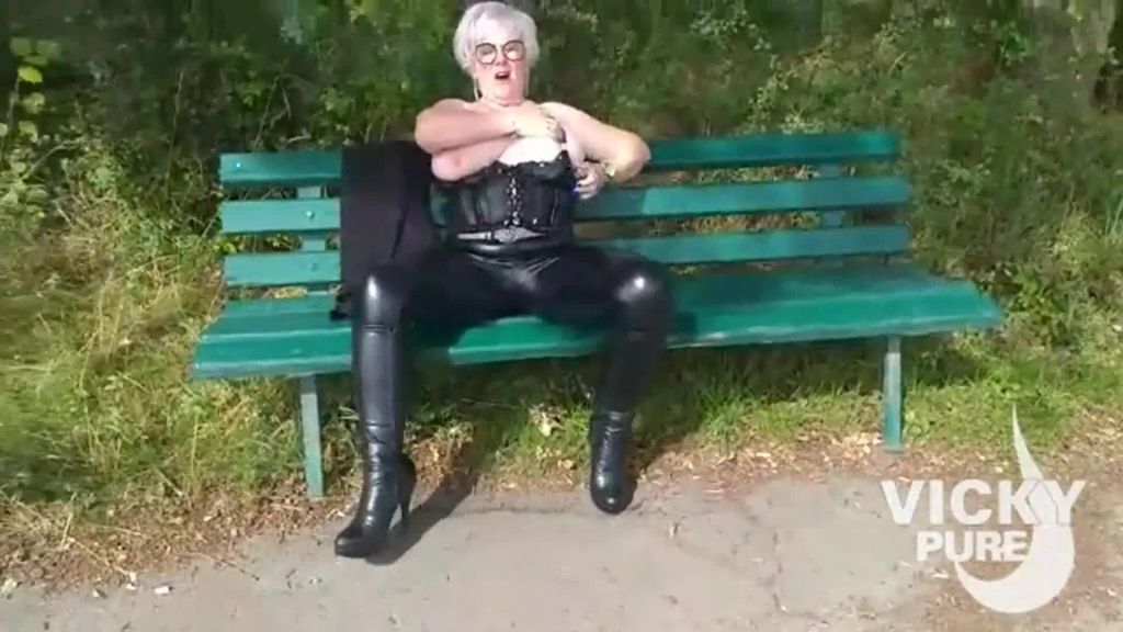 sexy foto nr. 4 von heißes glockenspiel beim sonntagsausflug