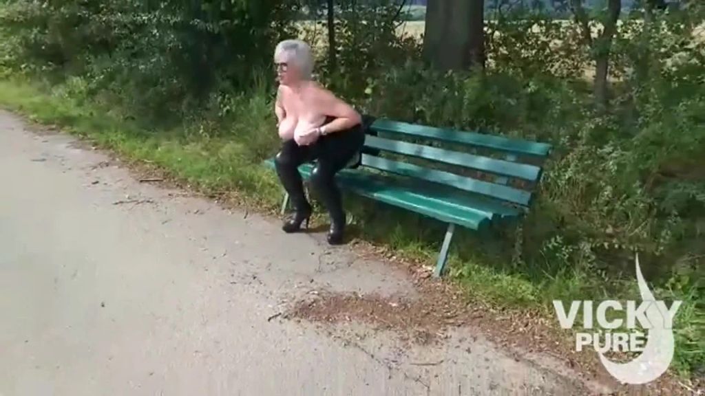 sexy foto nr. 7 von heißes glockenspiel beim sonntagsausflug