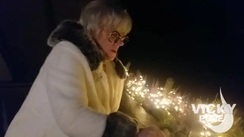 sexy foto nr. 7 von blanke haut und warme lichterkette