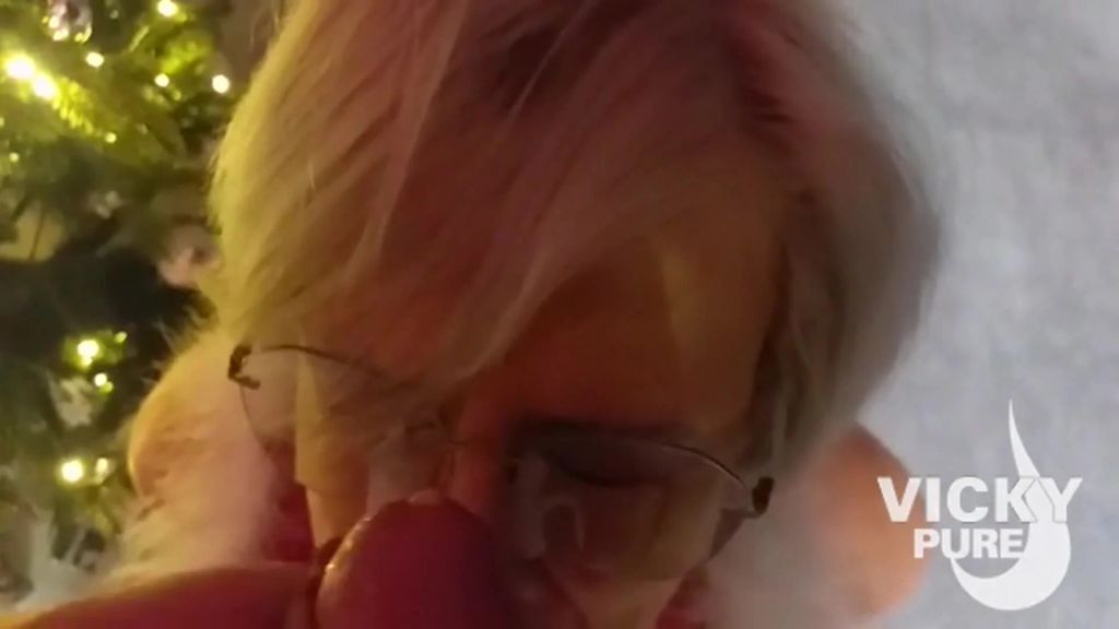 sexy foto nr. 2 von weihnachts sperma ladung voll ins geischt