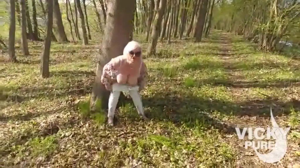 sexy foto nr. 5 von beim sonnenschein draussen gewichst