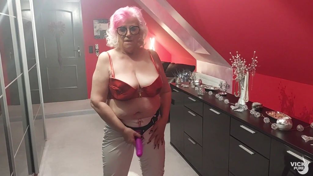 sexy foto nr. 2 von Sklave - Entweder Strapon lutschen oder der Strapon fickt deinen Arsch!!!