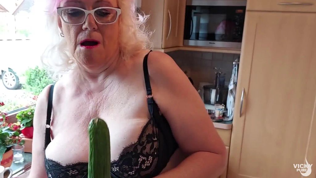sexy foto nr. 3 von In der Küche gabs dann noch die fette Ladung