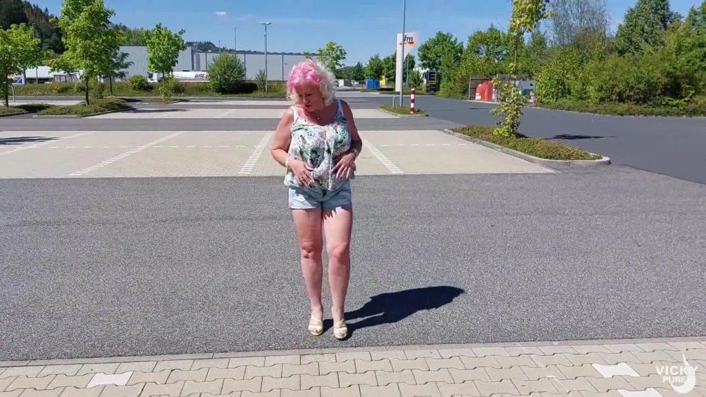 Geil und feucht auf dem Parkplatz