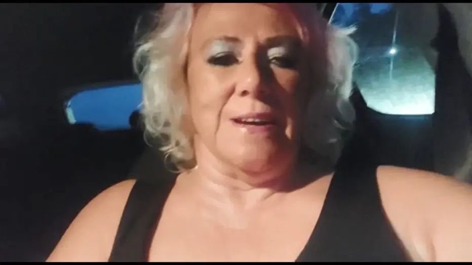 sexy foto nr. 10 von Ich ziehe schonmal während der Fahrt blank