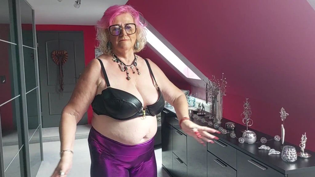sexy foto nr. 3 von Wunschvideo - Geile Arsch und Titten Parade!!!