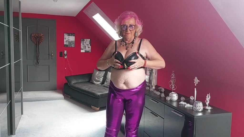 sexy foto nr. 5 von Wunschvideo - Geile Arsch und Titten Parade!!!
