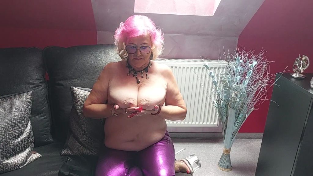 sexy foto nr. 9 von Wunschvideo - Geile Arsch und Titten Parade!!!