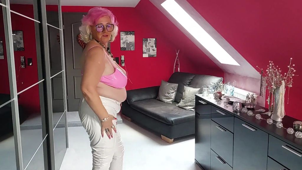 sexy foto nr. 2 von Slut Vicky mal mit haariger Muschi
