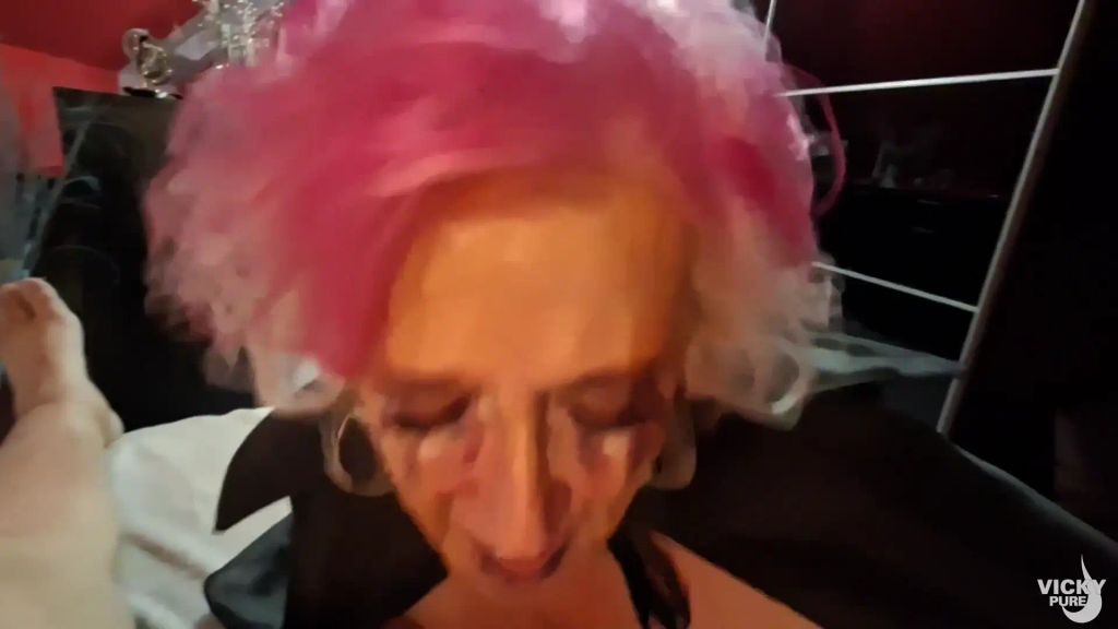 sexy foto nr. 7 von Als Vampier Vicky sauge ich den geilen Schwanz völlig leer