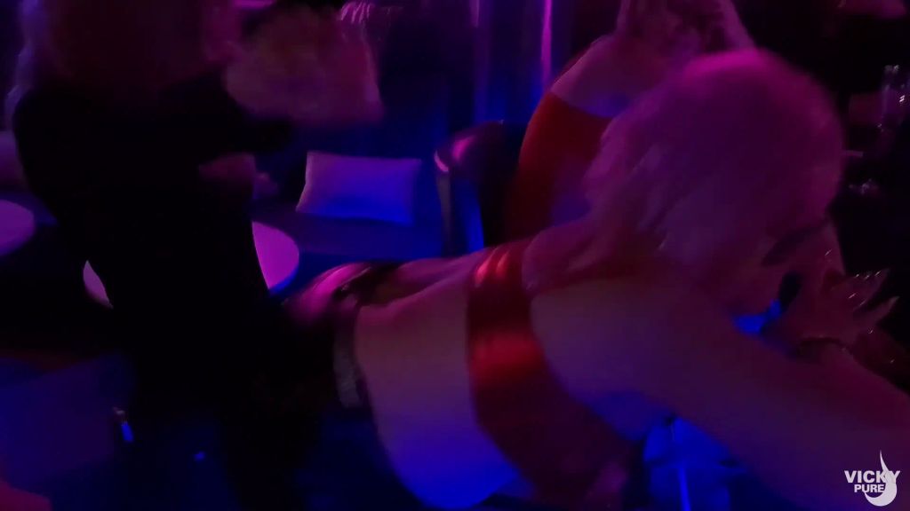 sexy foto nr. 7 von Völlig heiß, verrückt und geil an Silvester zusammen mit meiner Freundin!!!