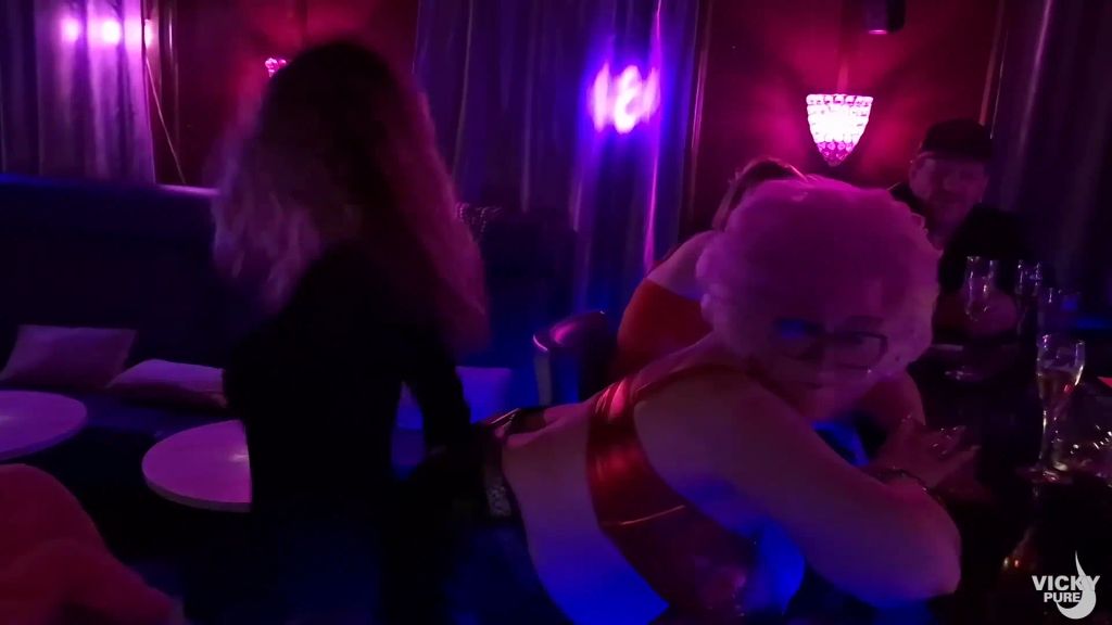 sexy foto nr. 8 von Völlig heiß, verrückt und geil an Silvester zusammen mit meiner Freundin!!!